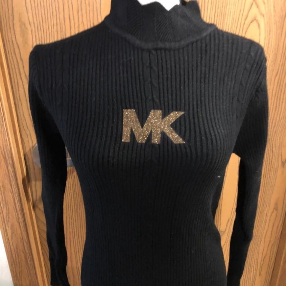 Beautiful sweater black size Large